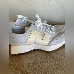 Brand new new balance 327
